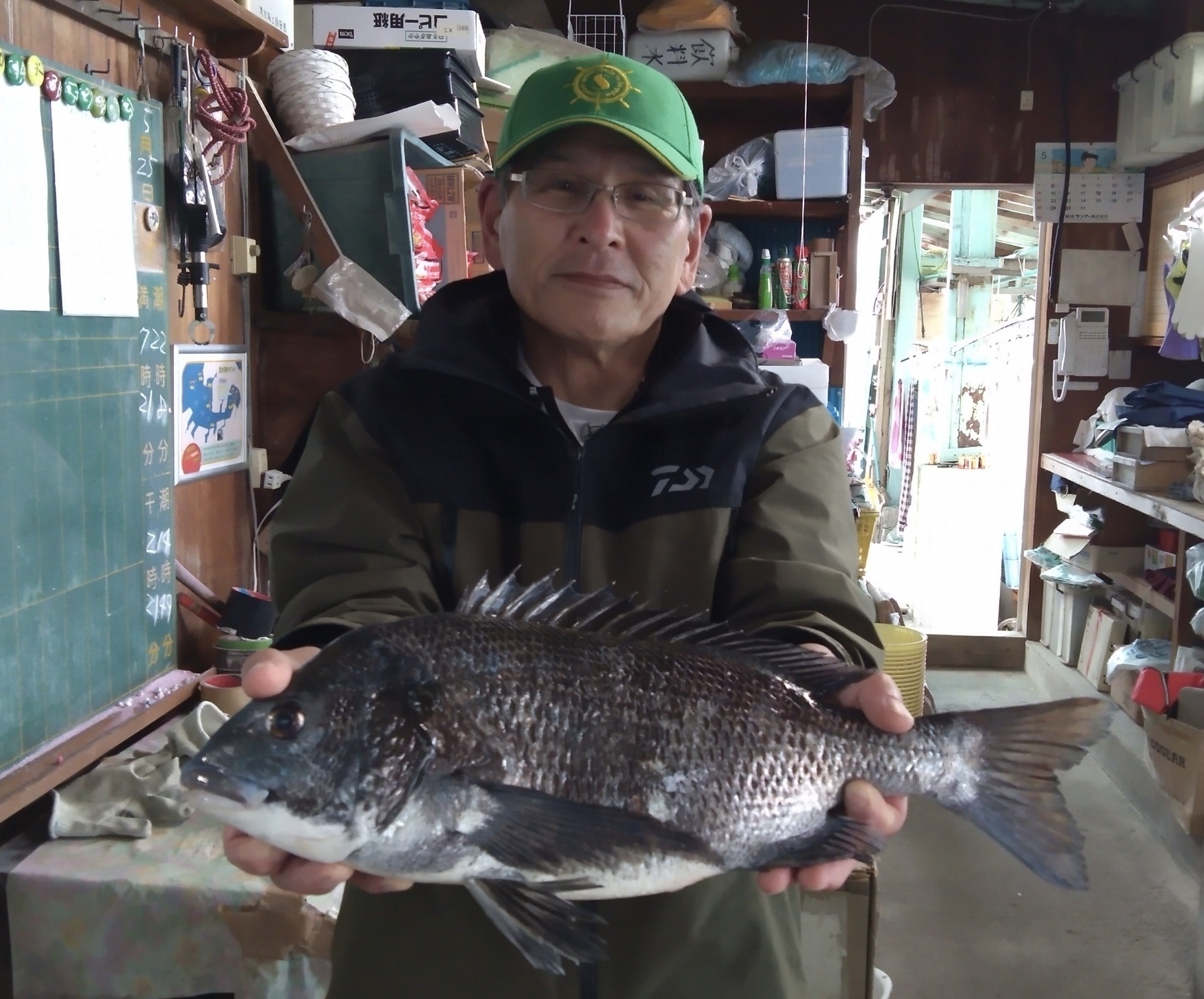 各所でクロダイ釣れ、折戸湾で今月最長寸の年無し釣れる(^-^)vサムネイル