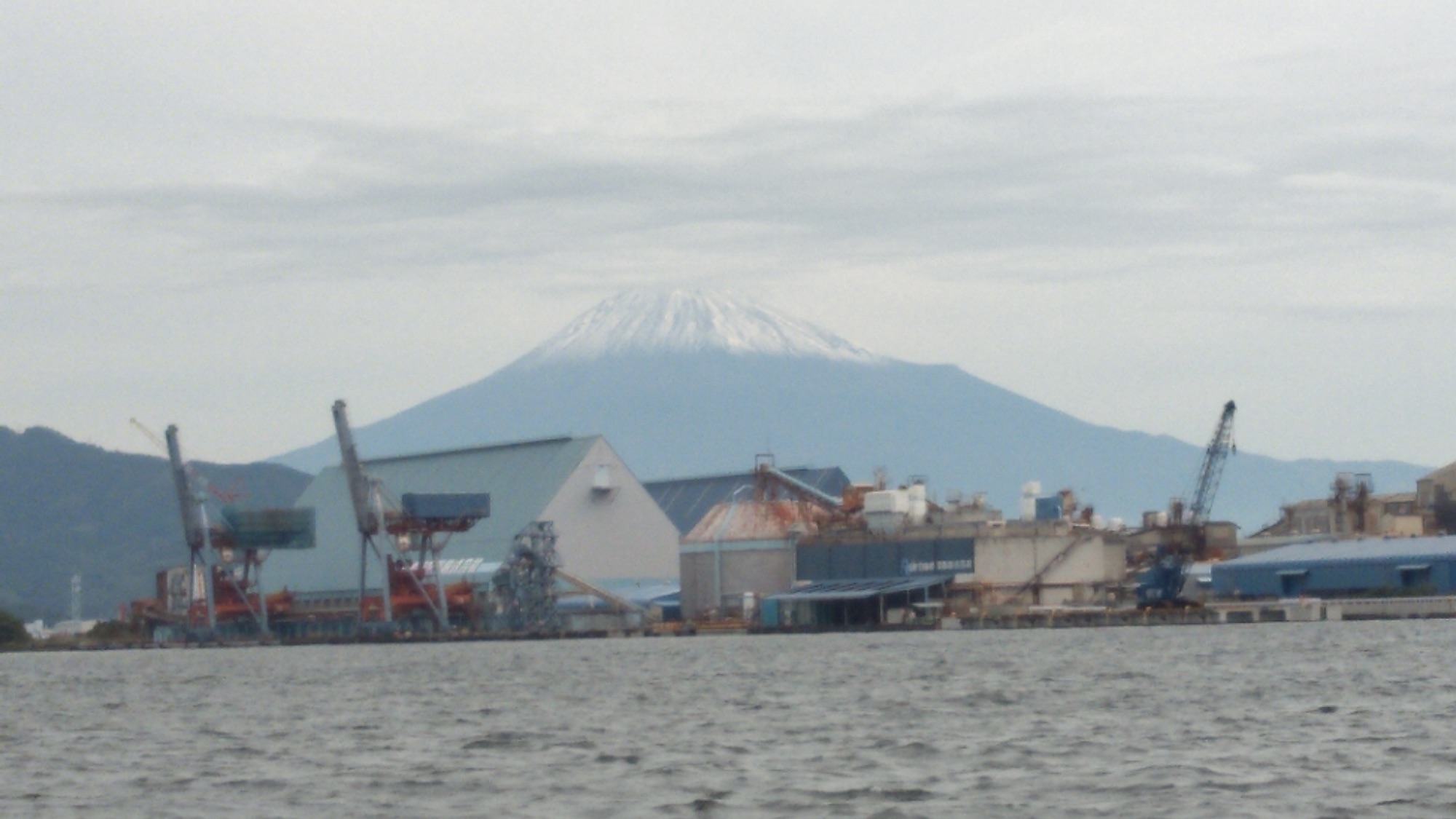 富士山、初冠雪を観測(o^^o)サムネイル