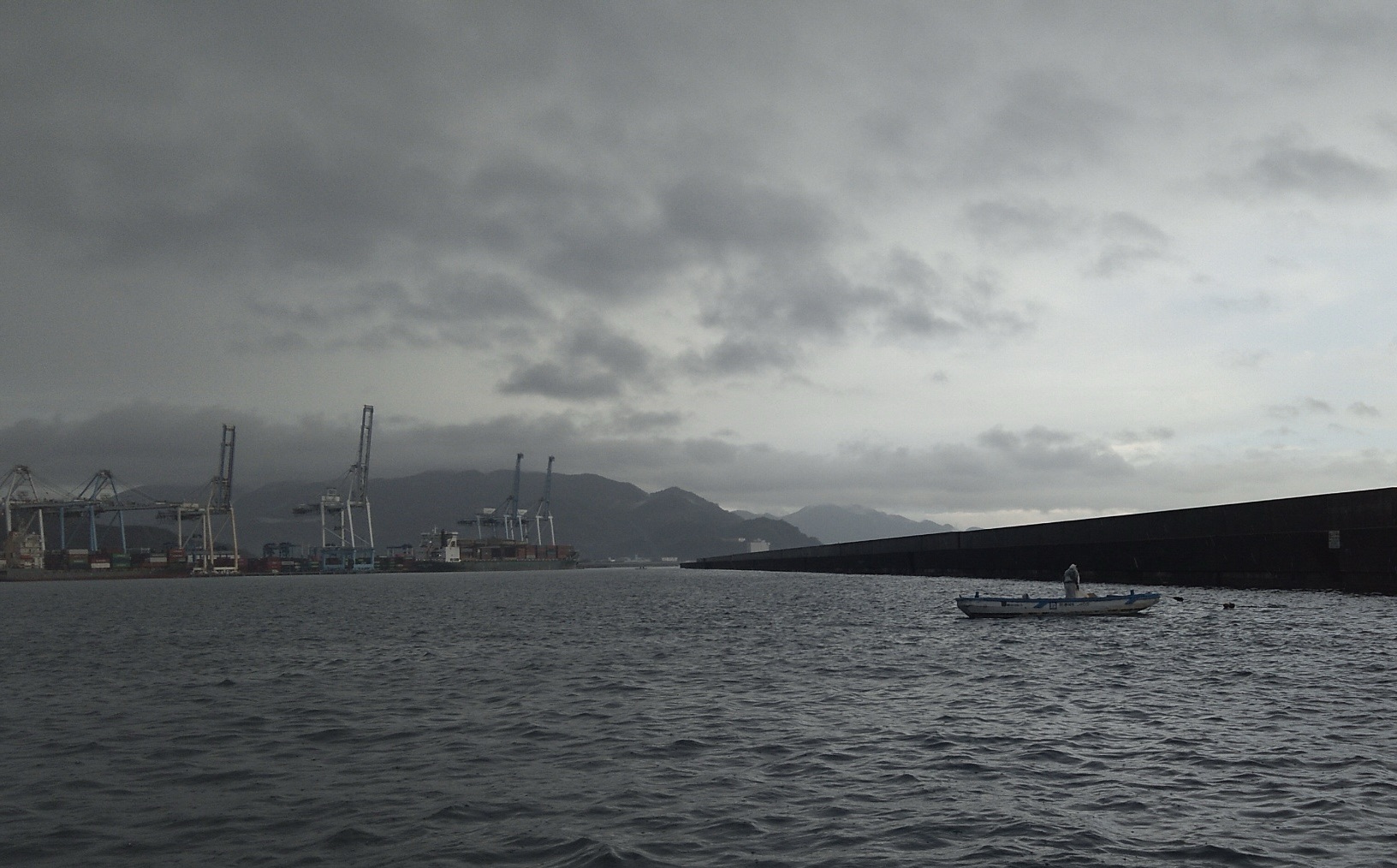 雨降りの中、貯木場で４０㎝級の大物釣れた(^^)サムネイル