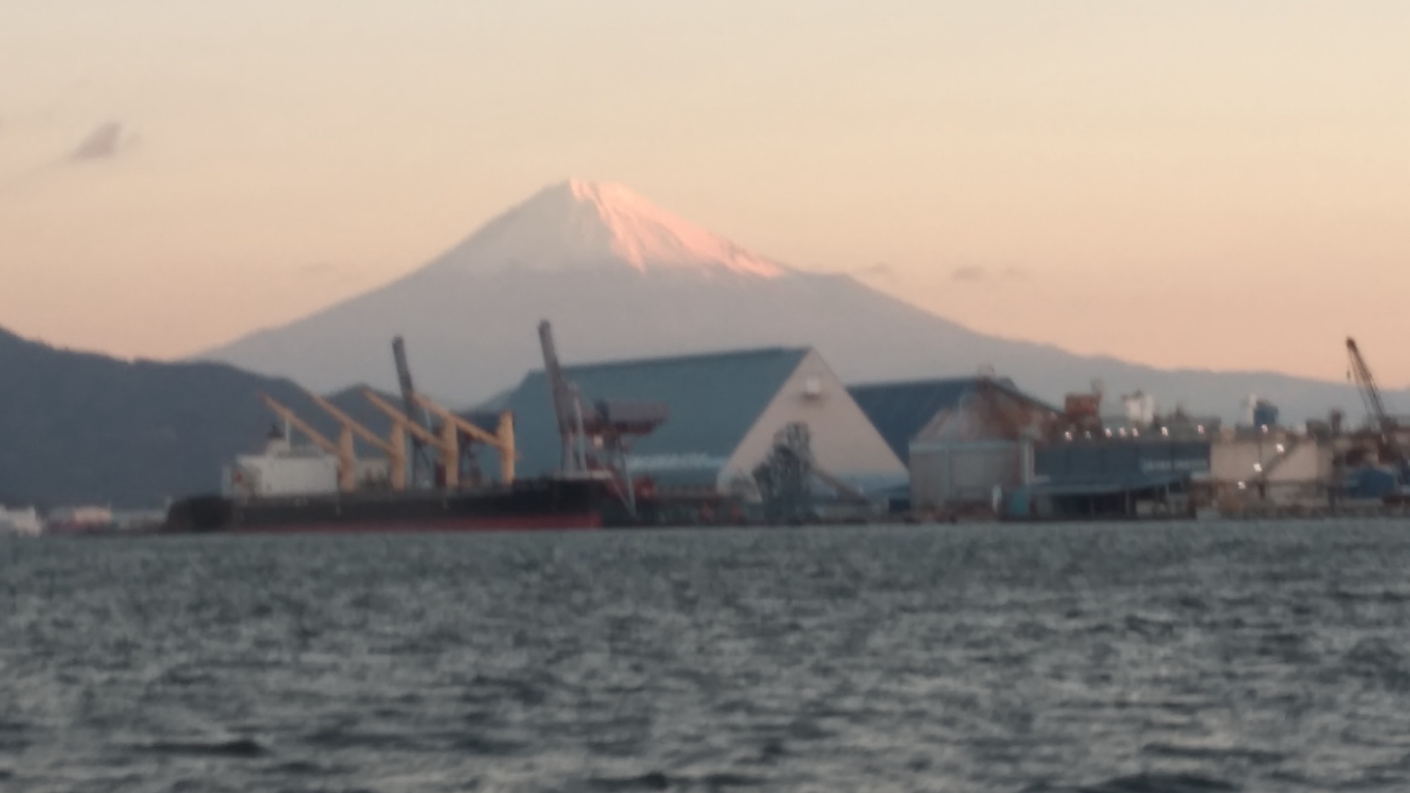 朝一で４０㎝級の大物が釣れた（╹◡╹）♡サムネイル